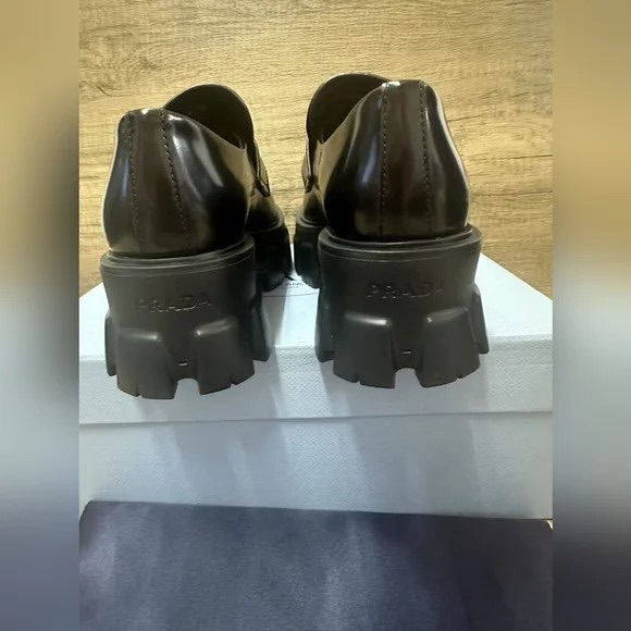 Prada Women's Black Loafers - Picture 6 of 6